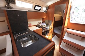 Private kitchen - Caribbean Dream: Sun-soaked Sailing Adventure from Tortola, Islas Vírgenes Británicas (Road Town)