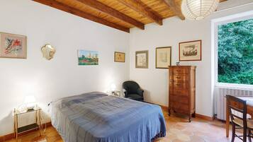 4 chambres, fer et planche Ă repasser