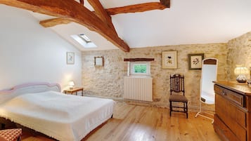 4 Schlafzimmer, Bügeleisen/Bügelbrett
