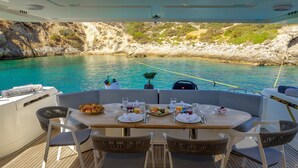 Outdoor dining - Sun-Kissed Sailing Adventure in Islas Sarónicas (Alimos)