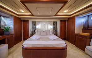 4 Schlafzimmer, Bügeleisen/Bügelbrett