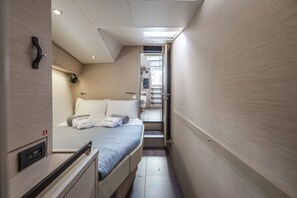 4 bedrooms - Sun-Kissed Sailing Adventure in the Saronic Islands (Elliniko)