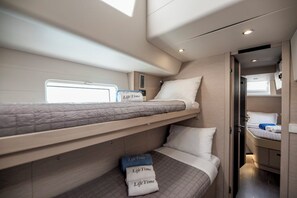 4 bedrooms - Sun-Kissed Sailing Adventure in the Saronic Islands (Elliniko)