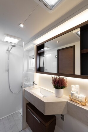 Shower, hair dryer - Sun-Kissed Sailing Adventure in the Ionian Islands, Lefkada (Lefkada)
