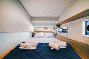 Room - Sun-Kissed Sailing Adventure in Islas Sarónicas (Alimos)