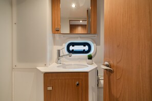 Bathroom - Sun-Kissed Sailing Adventure in Islas Sarónicas (Alimos)