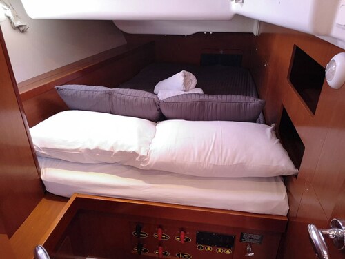 Sun-Kissed Sailing Adventure in Islas Sarónicas