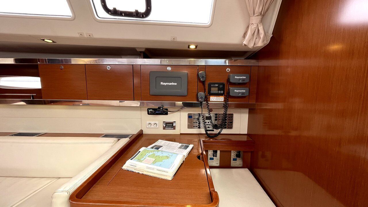 5 bedrooms, in-room safe