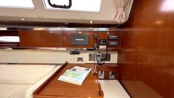 5 bedrooms, in-room safe
