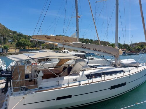 Sun-Kissed Sailing Adventure in Córcega