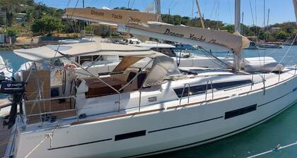Sun-Kissed Sailing Adventure in CĂłrcega