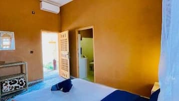Quarto casal conforto, vista para o jardim | Cofres nos quartos, Wi-Fi de cortesia