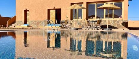 10 outdoor pools