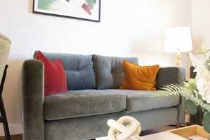 TV - Presented by Aurora Short Stays! This spacious 2-bedroom property at Albion St, Motherwell is perfectly located near shops, cafés, and everyday amenities. Sleeping up to 4 guests, it features 1 king bed and 2 single beds for a comfortable stay. (North Lanarkshire)