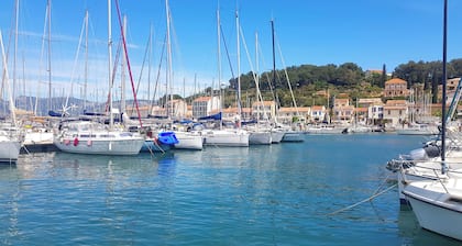 Sonnenverwöhntes Segelabenteuer in der Provence-Alpes-Côte d'Azur