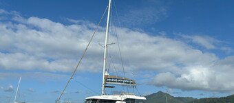 Seychelles Sun-Soaked Sailing: A Pristine Beach Experience from Praslin