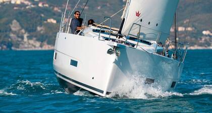 Caribbean Dream: Sun-soaked Sailing Adventure from Tortola, Islas Vírgenes Británicas