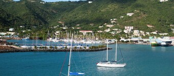 Caribbean Dream: Sun-soaked Sailing Adventure from Tortola, Islas Vírgenes Británicas