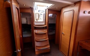 Room - Sun-Kissed Sailing Adventure in Provence-Alpes-Côte d'Azur (Saint-Mandrier-sur-Mer)