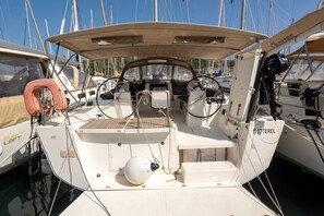 Marina - Sun-Kissed Sailing Adventure in Provence-Alpes-Côte d'Azur (Saint-Mandrier-sur-Mer)