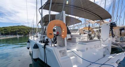 Sun-Kissed Sailing Adventure in Provence-Alpes-Côte d'Azur