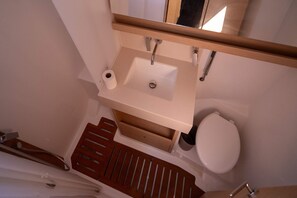 Shower - Sun-Kissed Sailing Adventure in Provence-Alpes-Côte d'Azur (Saint-Mandrier-sur-Mer)