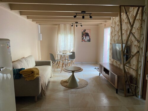 Elona apartment 10 minutes from the beach with ice cream parlour and restaurant within walking distance