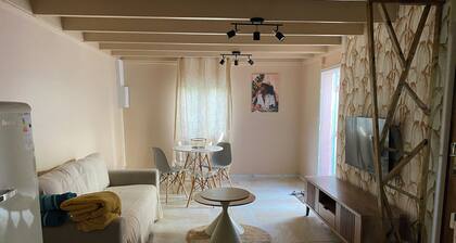 Elona apartment 10 minutes from the beach with ice cream parlour and restaurant within walking distance