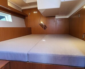 4 bedrooms - Sun-Kissed Sailing Adventure in Islas Sarónicas (Laurium)