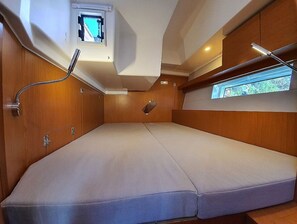 4 bedrooms - Sun-Kissed Sailing Adventure in Islas Sarónicas (Laurium)
