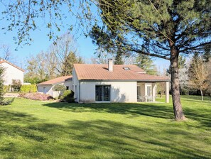 Exterior - Vrbo Property (Bressuire)