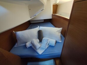 2 bedrooms - Sun-Kissed Sailing Adventure in the Ionian Islands (Alimos)