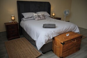 WiFi, bed sheets - Hemel Bushveld Lodge: self-catering accommodation Vaalwater (P6RR+7HX Goedgedacht)