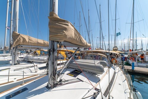 Sun-Kissed Sailing Adventure in Islas Sarónicas
