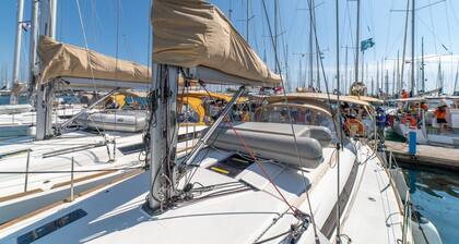 Sun-Kissed Sailing Adventure in Islas SarĂłnicas