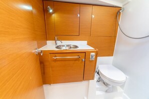 Shower - Sun-Kissed Sailing Adventure in Islas Sarónicas (Alimos)