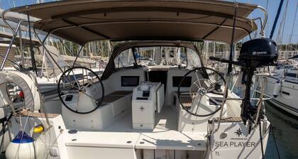 Sun-Kissed Sailing Adventure in Provence-Alpes-Côte d'Azur