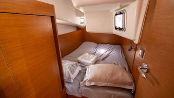 2 chambres, fer et planche Ă repasser
