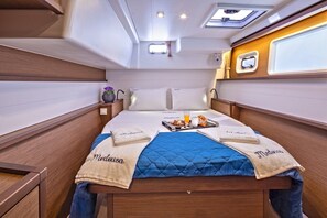 Room - Sun-Kissed Sailing Adventure in the Saronic Islands (Laurium)