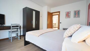 1 chambre, bureau, fer et planche Ă repasser, Wi-Fi gratuit