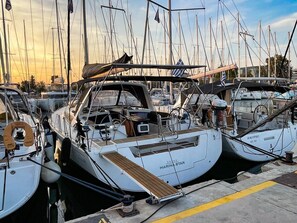 Marina - Sun-Kissed Sailing Adventure in Islas Sarónicas (Alimos)