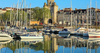 Sun-Kissed Sailing Adventure in Antiguo Puerto de La Rochelle