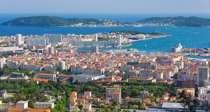 Sun-Kissed Sailing Adventure in Puerto de Toulon
