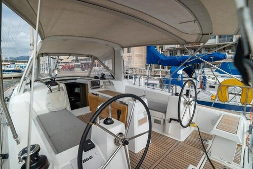 Sun-Kissed Sailing Adventure in Puerto de Toulon