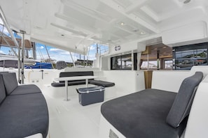 Interior - Caribbean Dream: Sun-soaked Sailing Adventure from Tortola, Islas Vírgenes Británicas (Road Town)