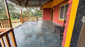 Terrace/patio - Mountain View Villa - Mulshi (Paud)