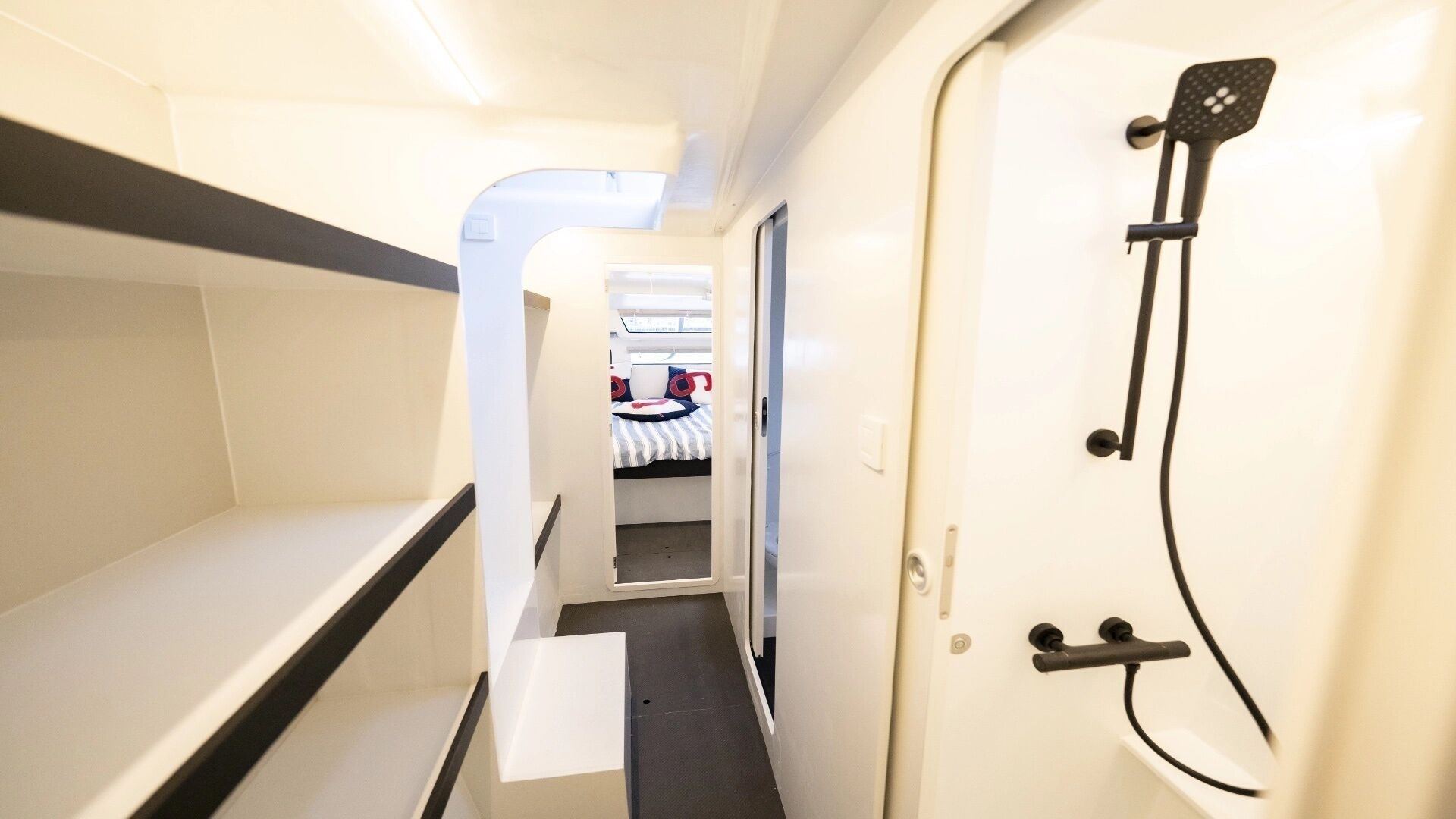 4 bedrooms, in-room safe