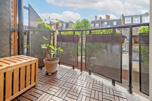 Terrace/patio - Modern by the Market, by Veeve (London)