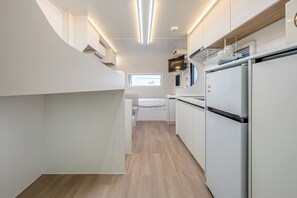1 bedroom, free WiFi - Gangneung Good Camping Caravan Pension (Gangneung)