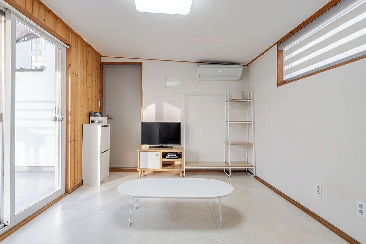 Basic Room, 1 Bedroom (Private Cozy Pension 1) | 1 bedroom, WiFi (free)